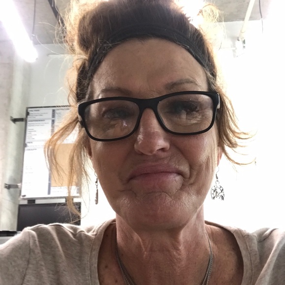 Meet your Posher, Lauri - Picture 1 of 1